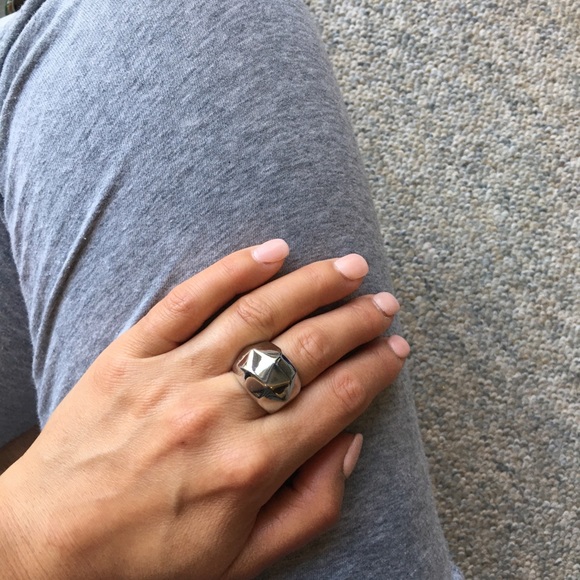 Ring - Picture 1 of 4